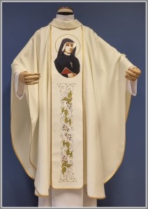 Ornat z wizerunkiem św. s. Faustyny Kowalskiej.