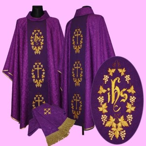 Ornat fioletowy z tkaniny żakardowej  ( O - 121 )