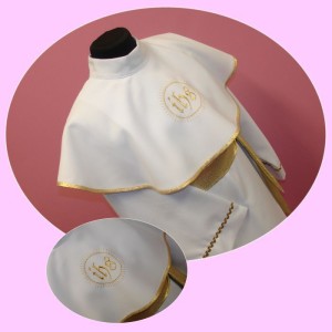 Klasyczna alba komunijna dla dziewczynki.