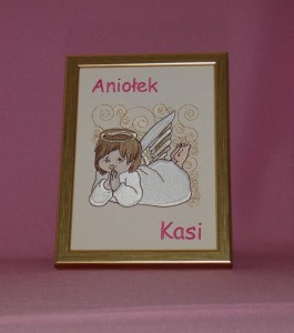 Aniołek z imieniem dziecka - haft maszynowy.