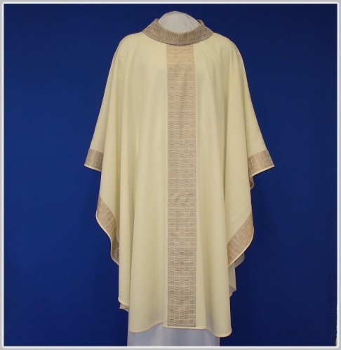 Ornat kremowy z satynowymi wyłogami - przód..jpg