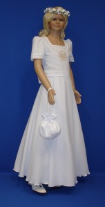 Albo sukienka komunijna, zdobiona bawełnianą tesiemką - ASKS/03